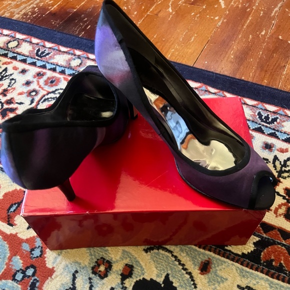 Guess Peep Toe Pumps - Picture 3 of 4